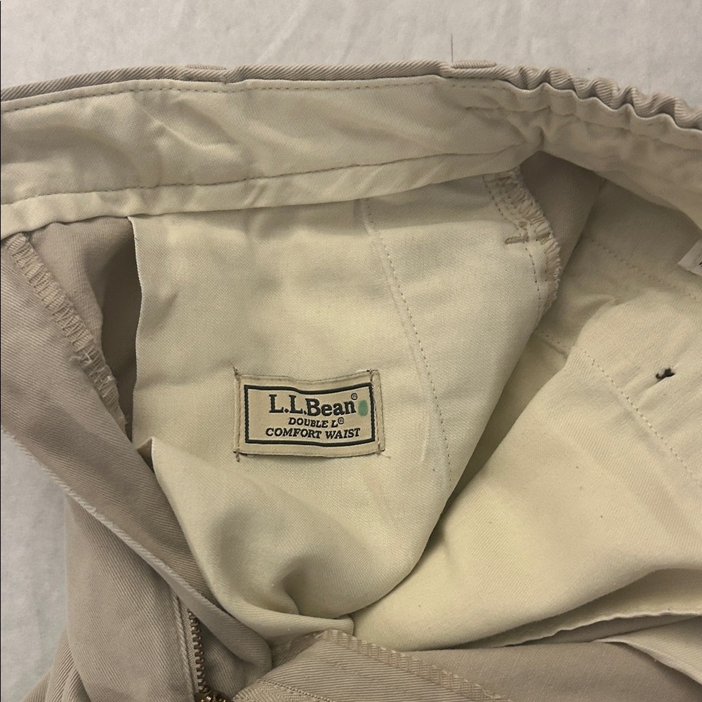 L.L. Bean Men's Beige Pleated Chinos - Picture 4 of 8